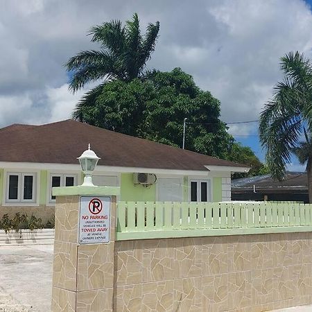 Budget & Basic In Local Neighborhood, 7Min Drive To Downtown Nassau Beach Paradise 아파트 외부 사진