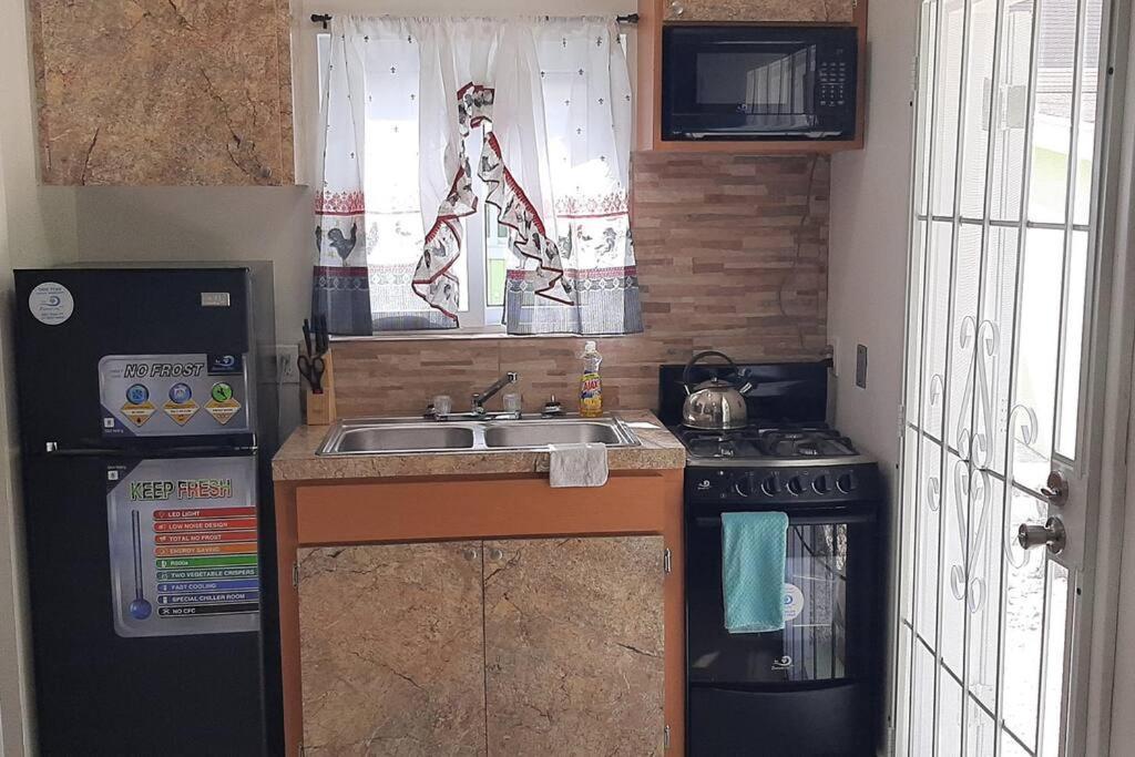 Budget & Basic In Local Neighborhood, 7Min Drive To Downtown Nassau Beach Paradise 아파트 외부 사진